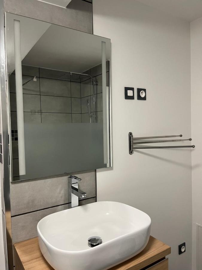 Superbe Appartement Au Bord Du Canal De St Quentin Saint-Quentin  Exterior foto